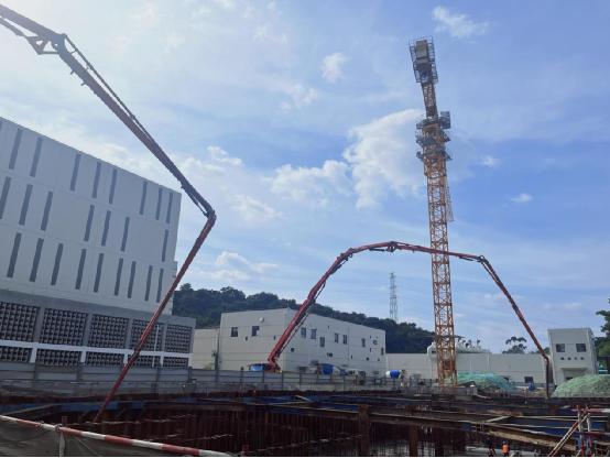 恒運9F燃機綜合辦公樓基礎筏板及承臺、坡道底板澆筑完成