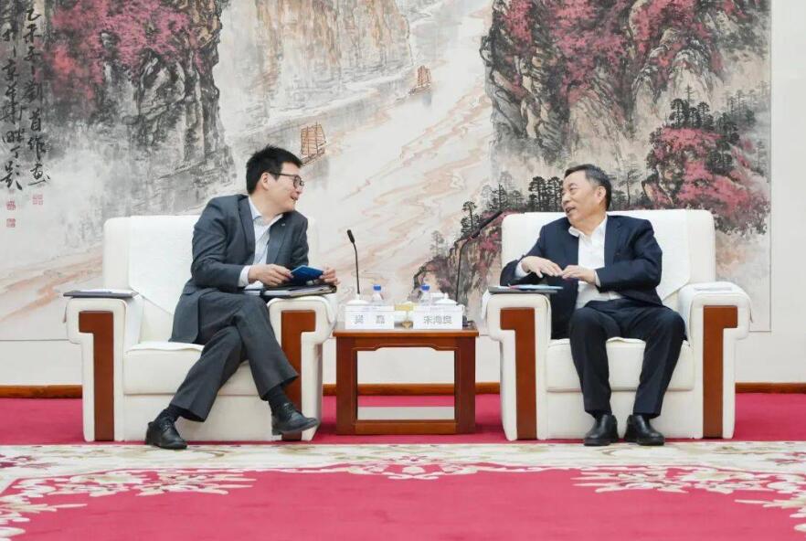 中國能建黨委書記、董事長宋海良與上海電氣集團黨委書記、董事長吳磊會談