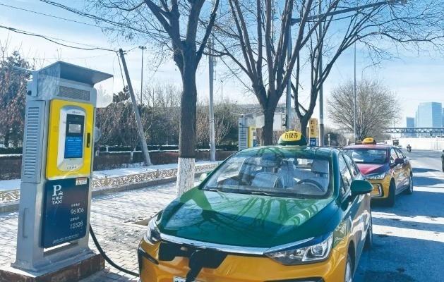 一天去四趟換電站，新能源出租車“不抗凍”怎么開