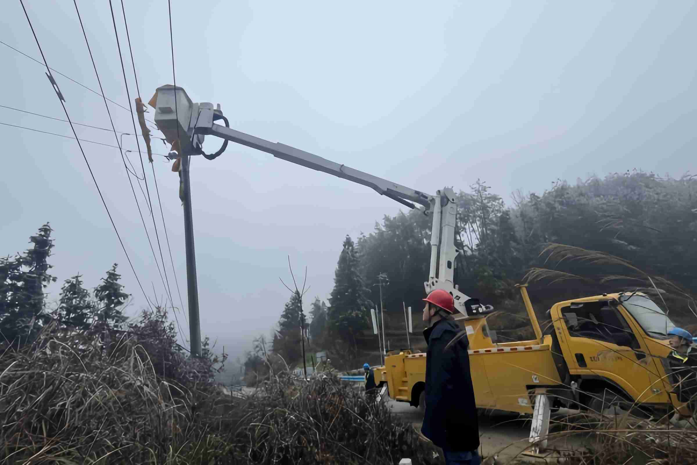 貴州石阡供電局戰凝凍保供電顯擔當