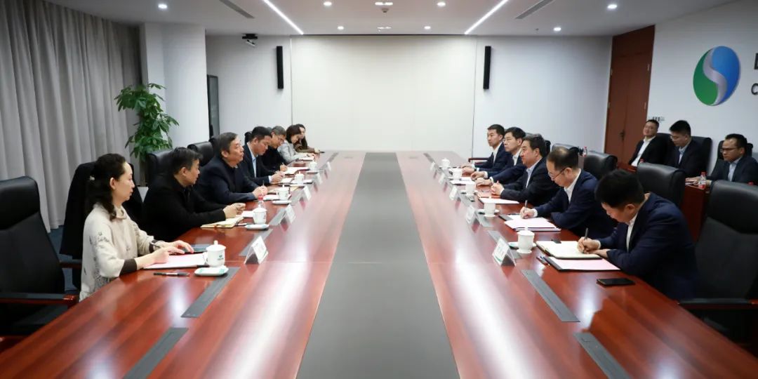 中國電氣裝備黨委書記、董事長白忠泉會見上海市經濟和信息化委員會副主任戎之勤