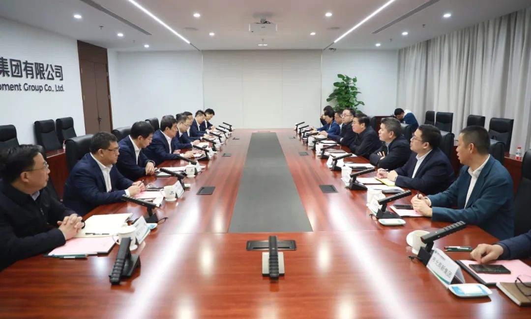中國電氣裝備黨委書記、董事長白忠泉會見上海市靜安區委書記于勇