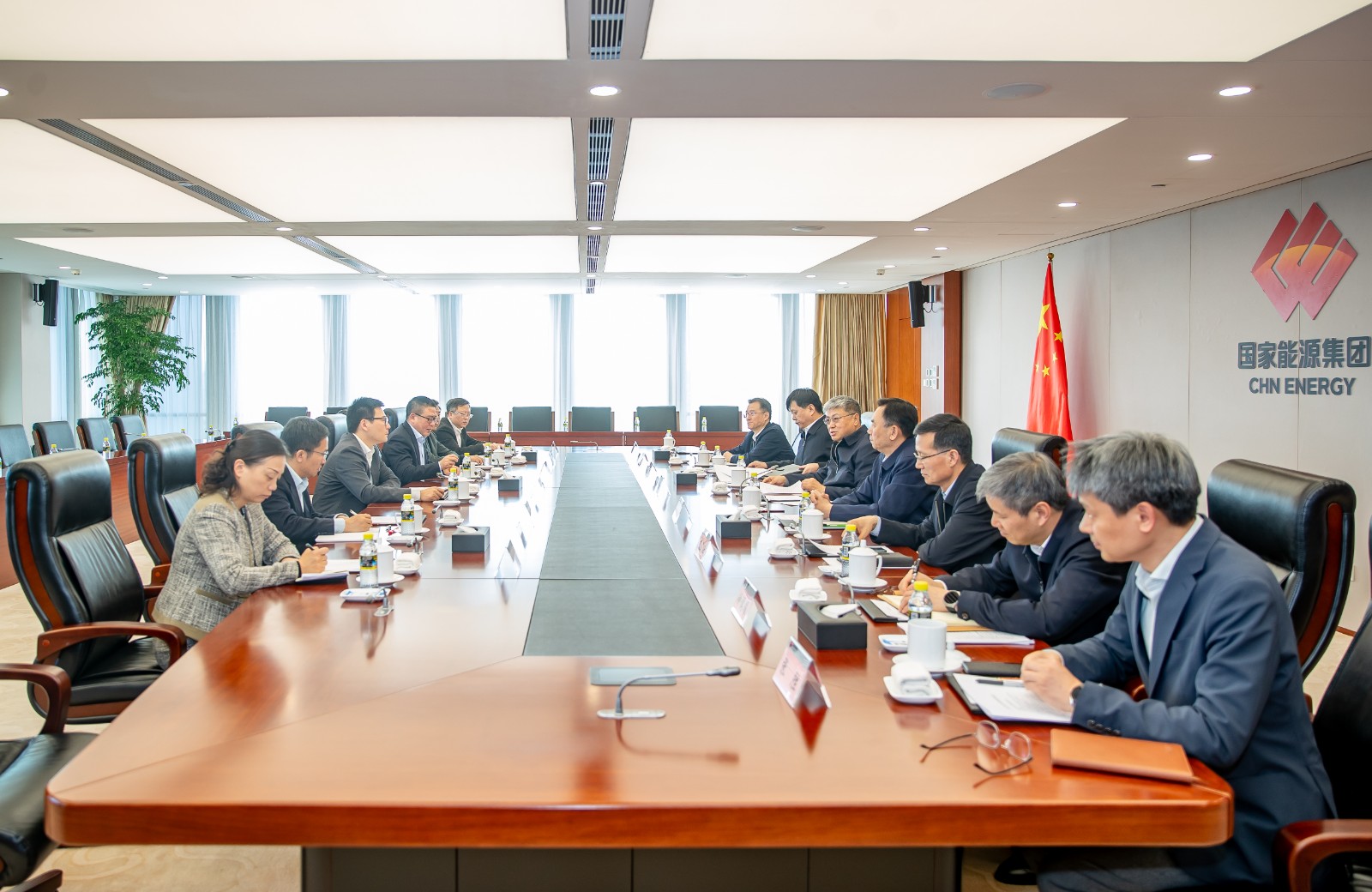國家能源集團黨組書記、董事長劉國躍會見上海電氣集團黨委書記、董事長吳磊