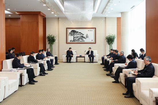華能集團董事長溫樞剛、總經理鄧建玲會見國家電網董事長張智剛