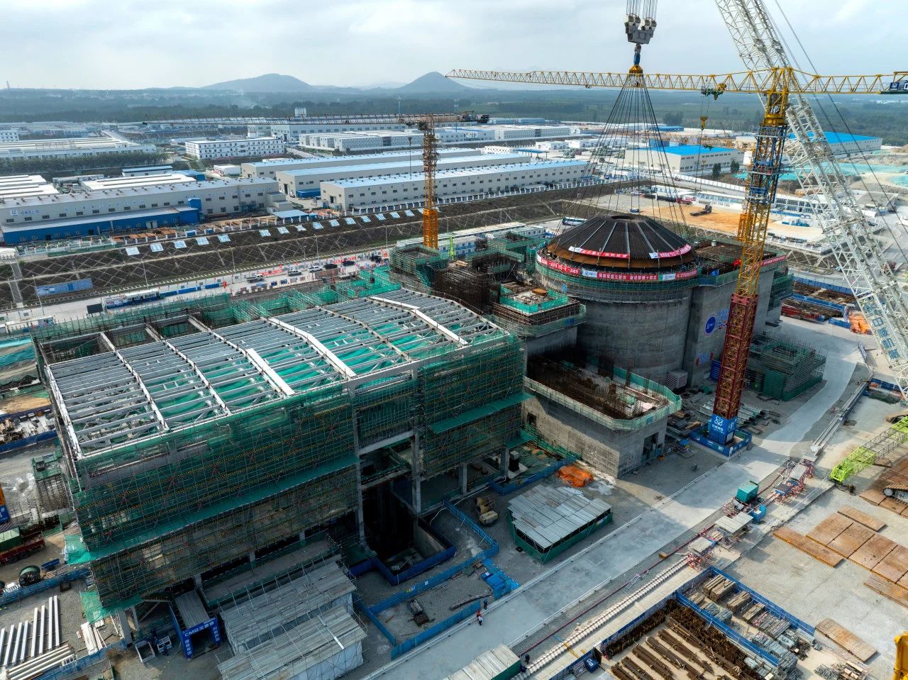 “玲龍一號”首臺數字化控制系統機柜就位并啟動安裝調試工作