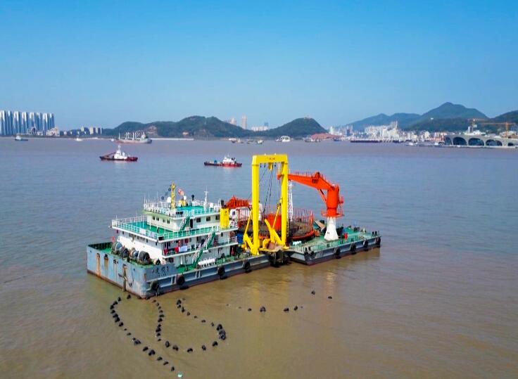 全國首條全過程機械化作業海纜成功敷設