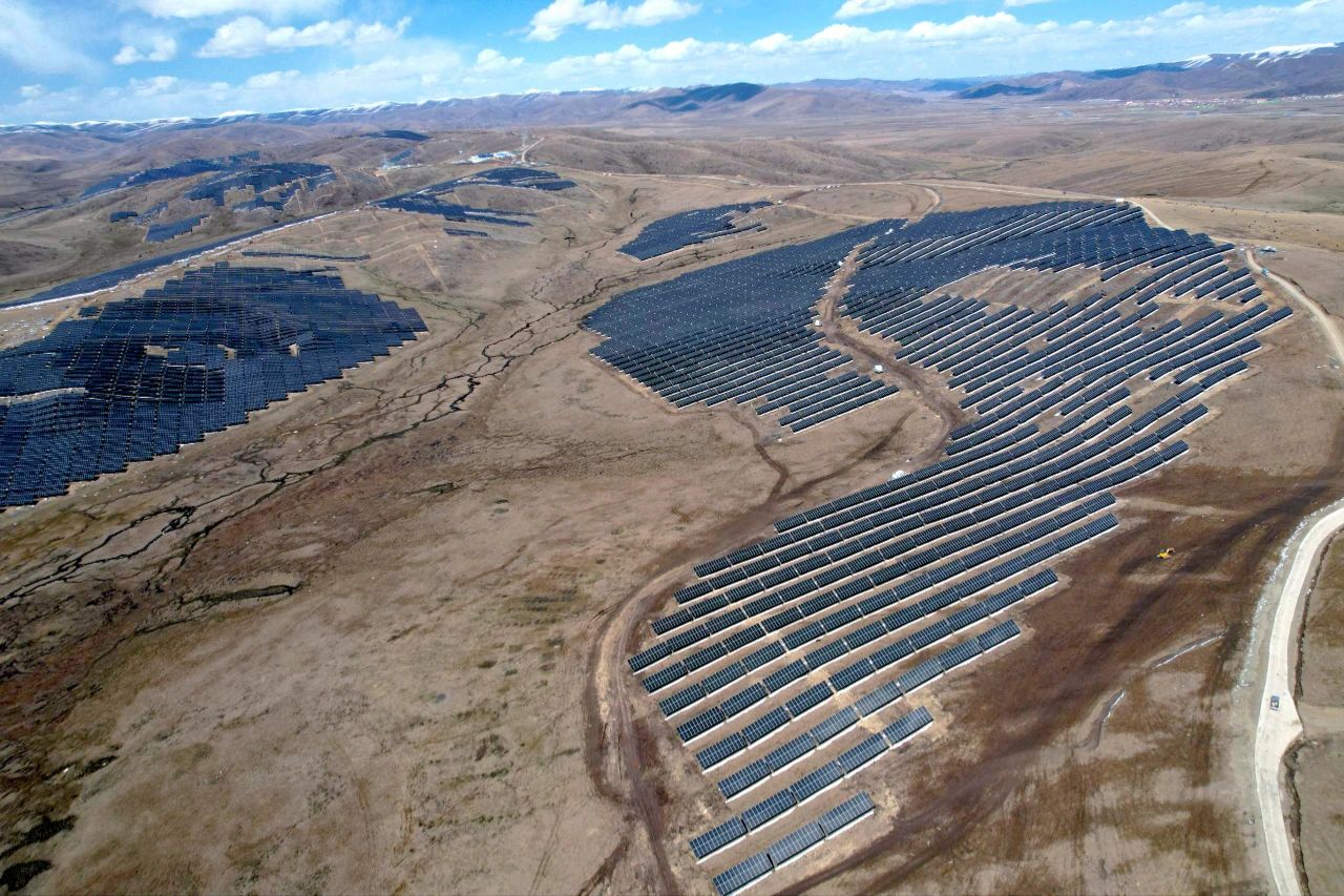 三峽集團在川首個百萬千瓦級光伏發電項目一期并網發電