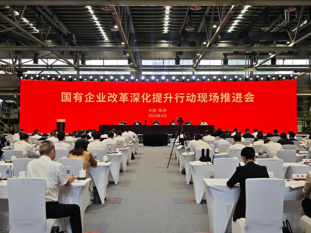 國務院國資委：中央企業要加快實施“AI+”專項行動