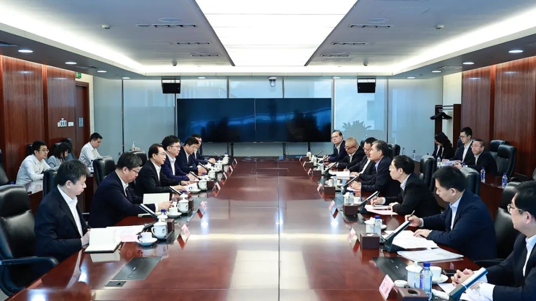 華電集團黨組書記、董事長江毅與中國太平保險集團黨委書記、董事長王思東舉行會談