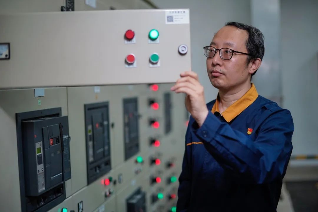 孟藝兵：守護地鐵供電系統安全的“電力醫生”