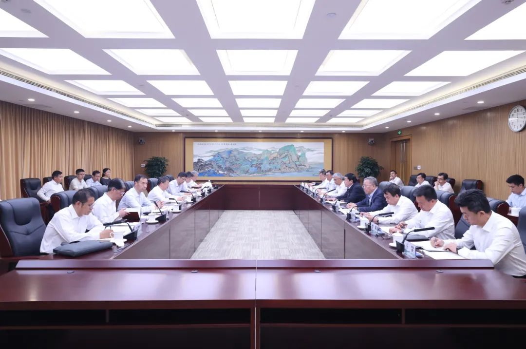 國家能源局黨組書記、局長章建華赴國家電網公司調研迎峰度夏電力保供工作