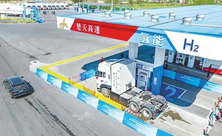 武漢首個大規模液冷型儲能電站——2小時可充電10萬千瓦時