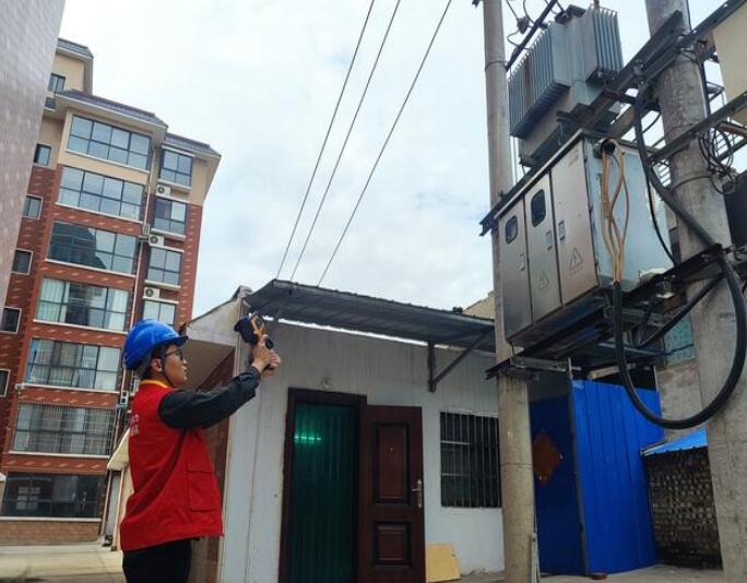 國網鞏義市供電公司提質增效強內功 “汗”衛清涼保安全