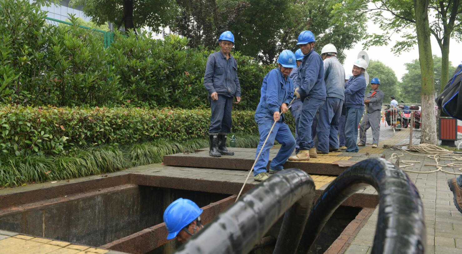 國網余姚市供電公司線路遷改“讓路”助推重點工程“加速跑”