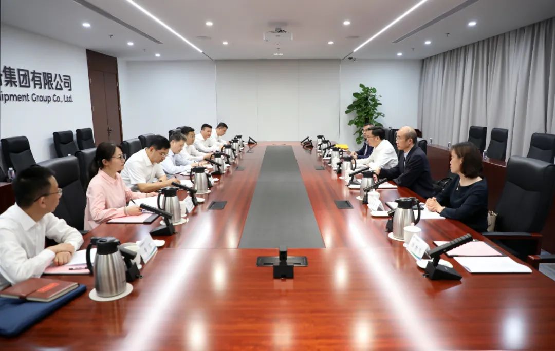 中國電氣裝備黨委副書記、總經理周群會見上海市經信委副主任湯文侃