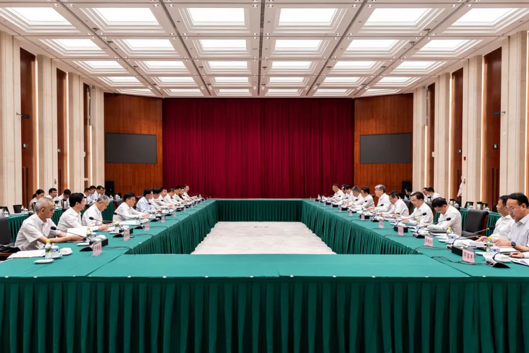 國家能源集團黨組書記、董事長劉國躍與廣西壯族自治區人民政府主席藍天立舉行工作會談