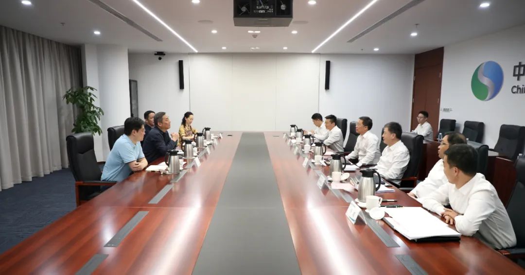 中國電氣裝備李洪鳳董事長、周群總經理會見上海市經信委副主任戎之勤