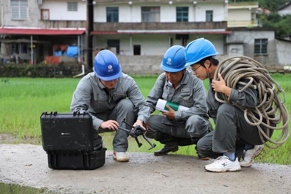 國網新邵縣供電公司全力以赴戰高溫保供電