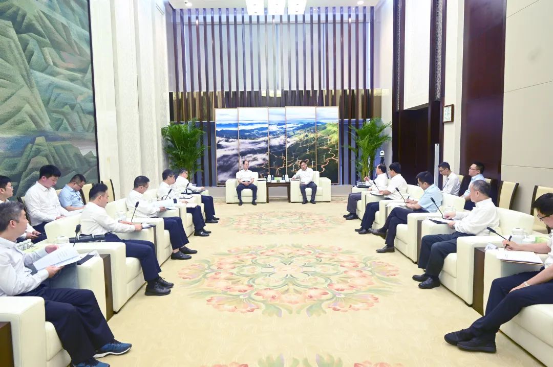 中國電建黨委書記、董事長丁焰章與國家電投黨組書記、董事長劉明勝會談