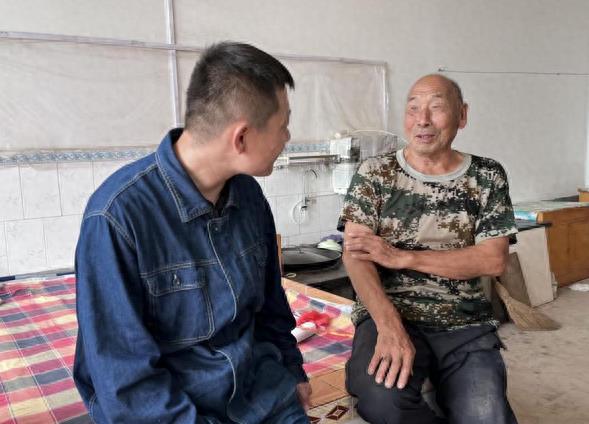 國網吳堡縣供電公司情系走訪幫扶村 節日慰問暖人心