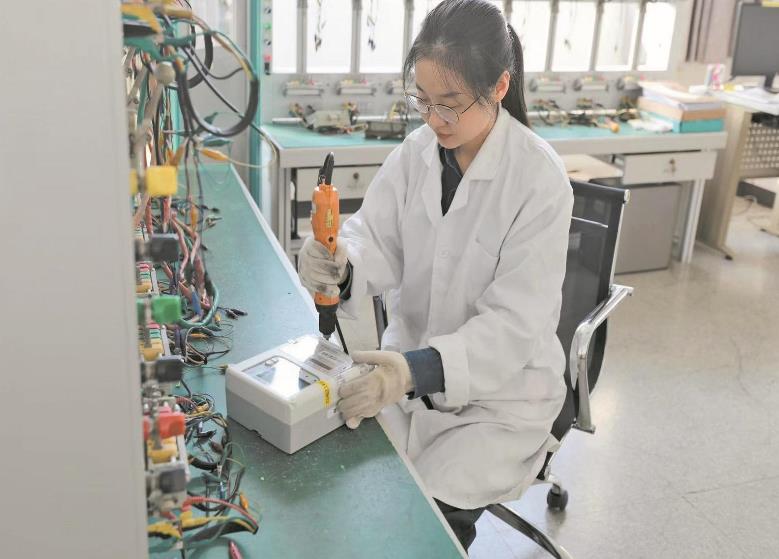 謝超：十年如一日，專和電能表“較真”