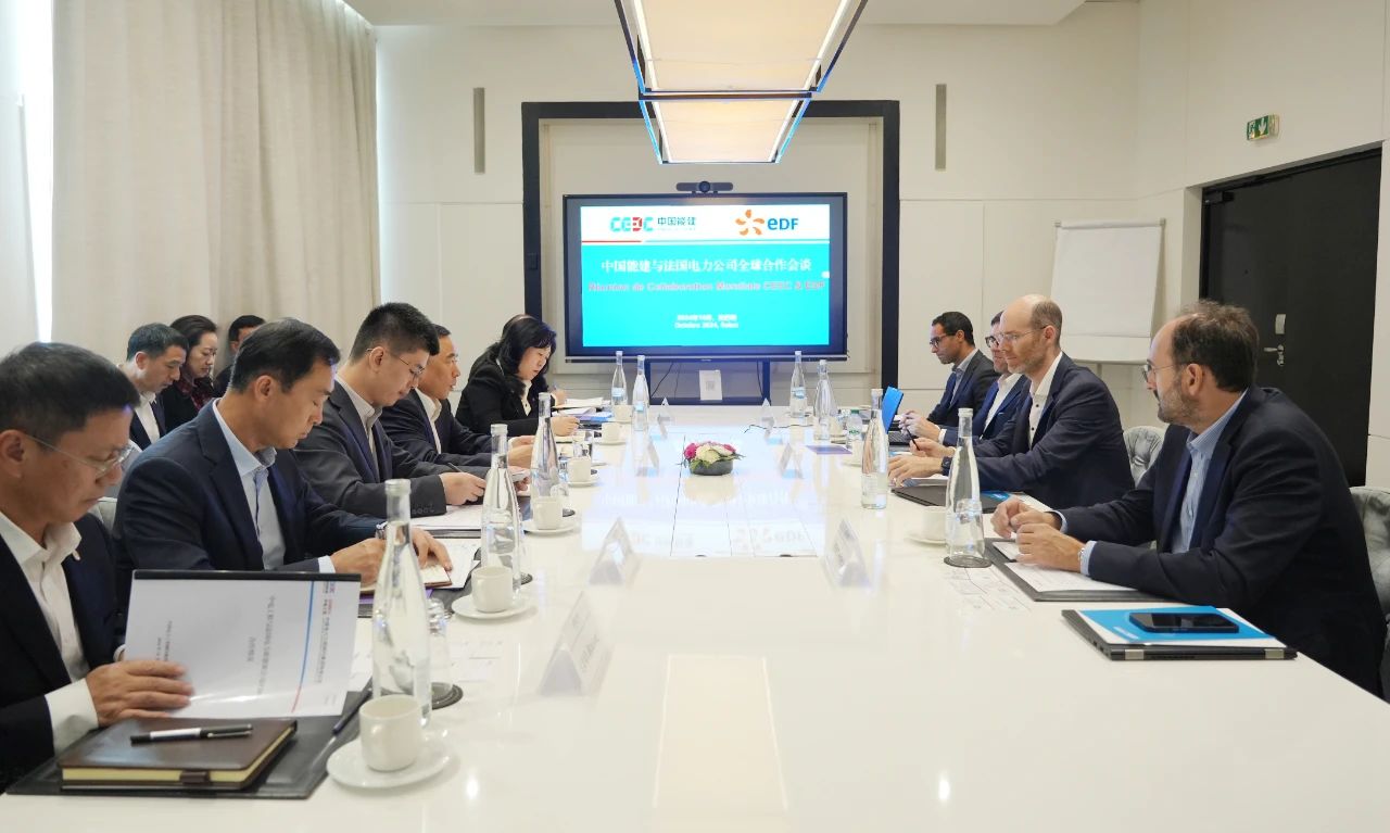中國能建黨委書記、董事長宋海良與法國電力公司新能源集團執行總裁塞德里克·勒布塞會談