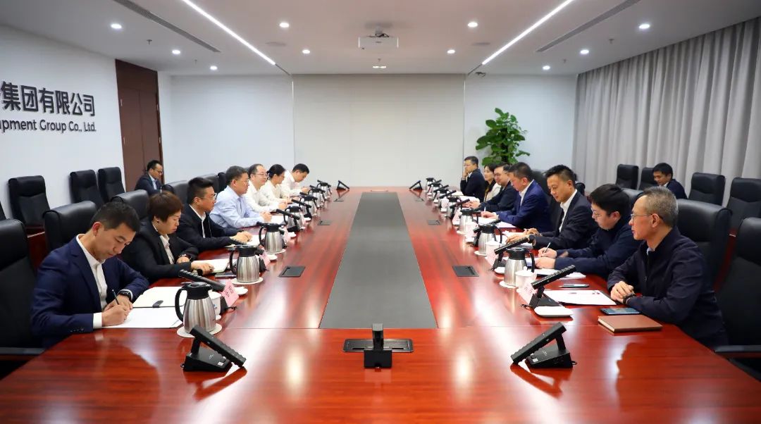 中國電氣裝備黨委書記、董事長李洪鳳會見上海市國資委黨委書記、主任賀青