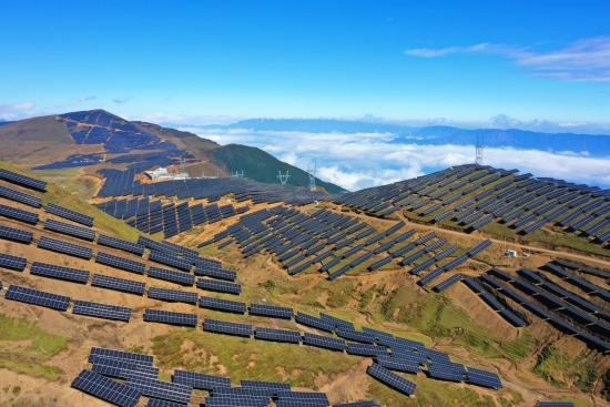 云南昭通羊窩頭、八棵樹光伏項目135兆瓦全容量并網發電