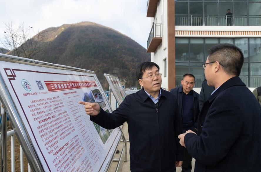 三峽集團總經理、黨組副書記李富民赴重慶市調研三峽集團定點幫扶工作