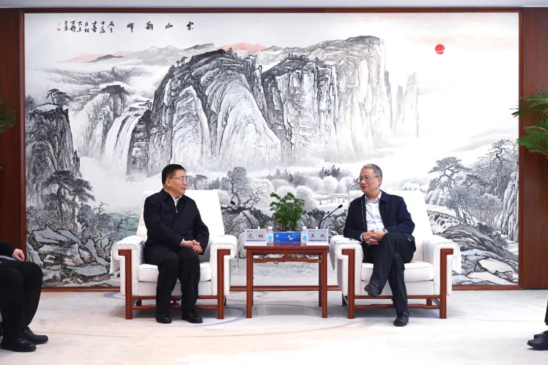 中國電建黨委副書記、總經理王斌與內蒙古自治區黨委常委、呼和浩特市委書記包鋼會談