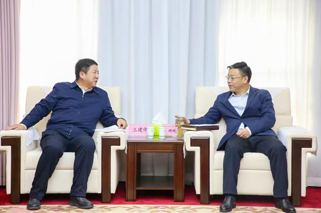 大唐甘肅公司黨委書記、董事長王建偉與甘肅能化集團黨委書記、董事長謝曉鋒會談