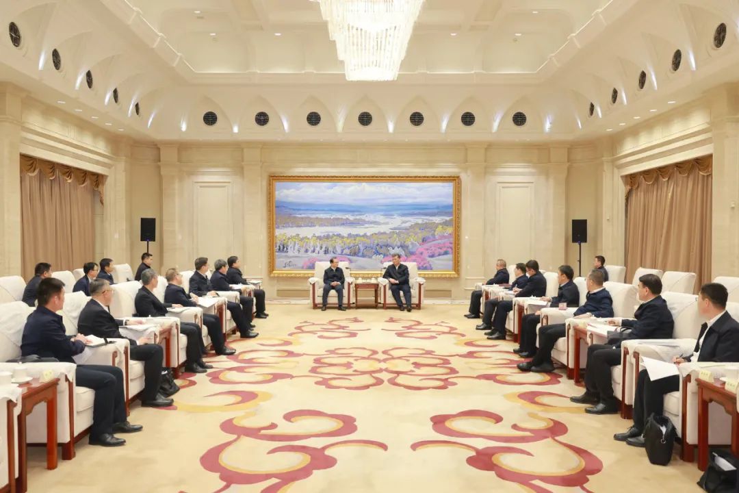 華電集團黨組書記、董事長江毅與新疆維吾爾自治區主要領導舉行會談