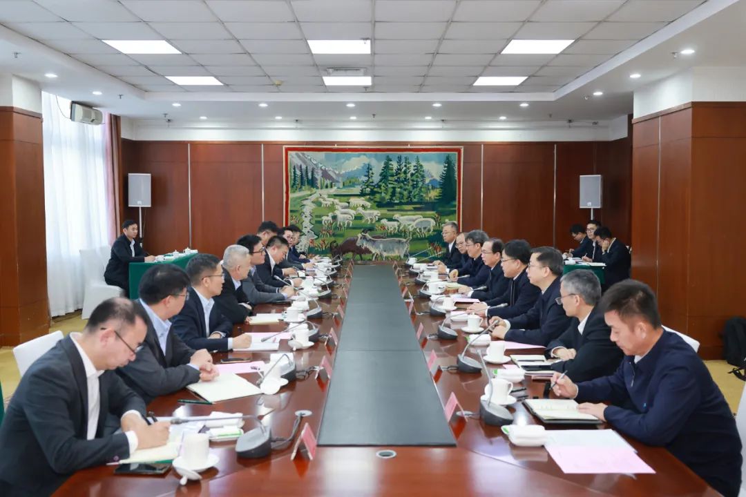 華電集團黨組書記、董事長江毅與上海電氣黨委書記、董事長吳磊舉行會談