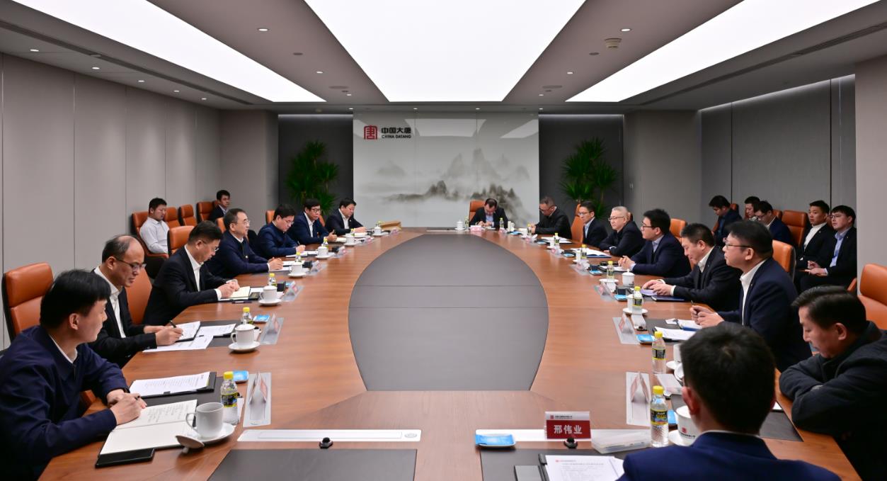 大唐集團黨組書記、董事長鄒磊與上海電氣黨委書記、董事長吳磊會談