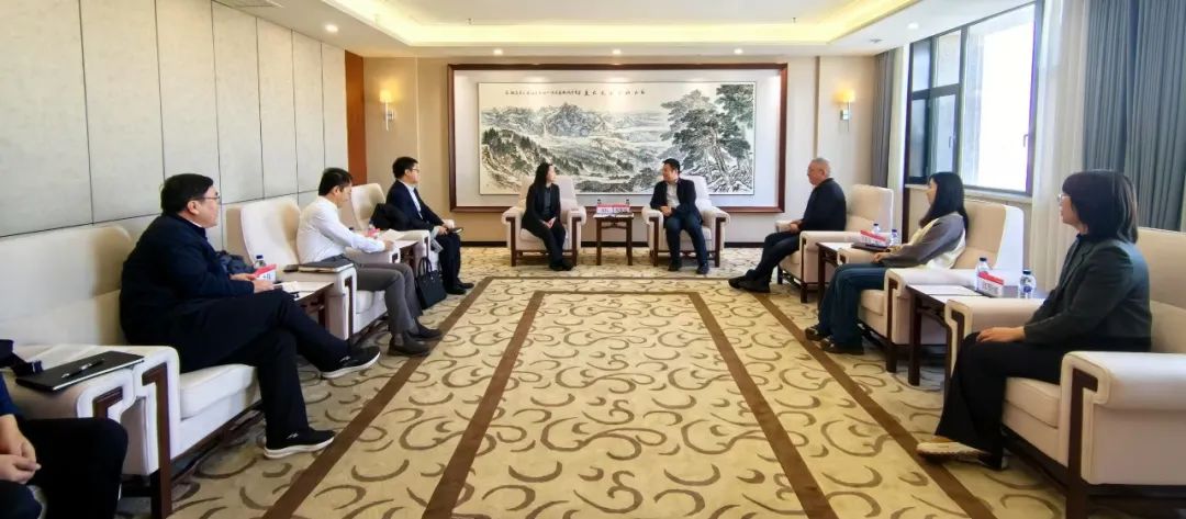 中國農業銀行吉林省分行黨委委員、副行長兼長春分行黨委書記、行長曹紅一行拜訪華電吉林公司