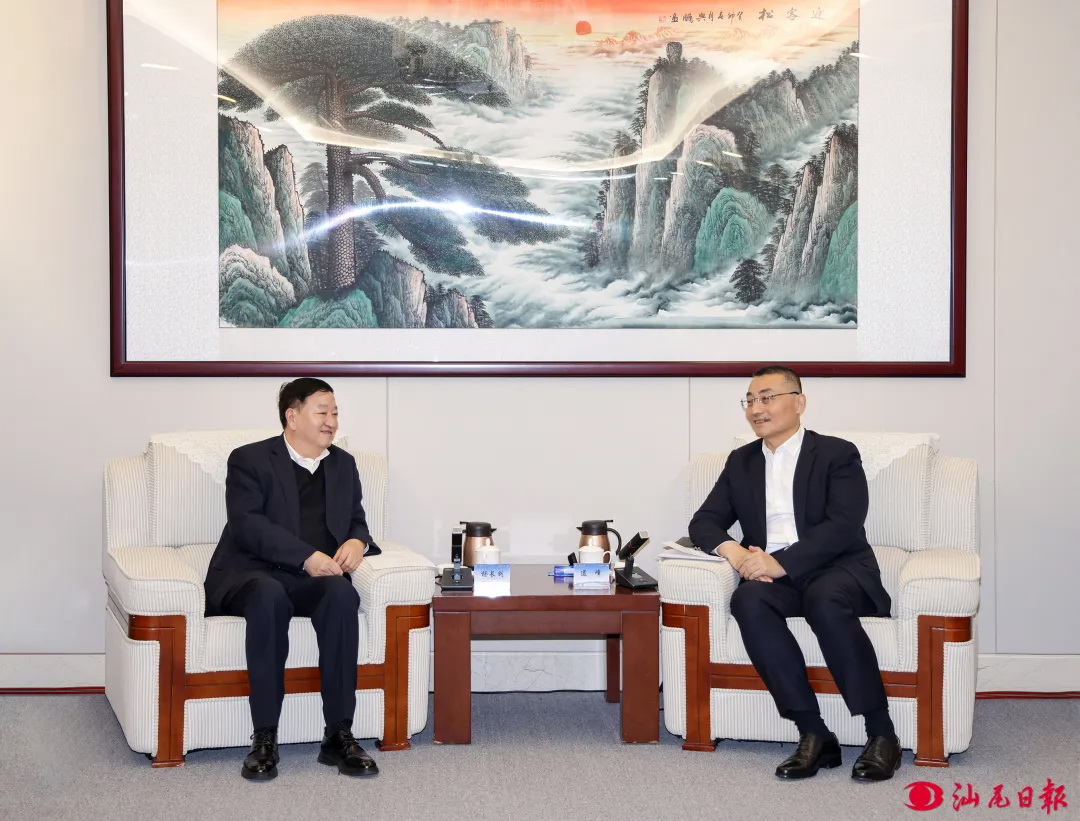 中廣核集團黨委書記、董事長楊長利與汕尾市委書記逯峰、市長鄭海濤會談