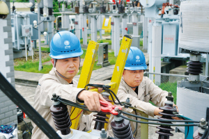 一專多能的藍領專家——記全國五一勞動獎章獲得者、安徽銅陵供電公司洪衛華
