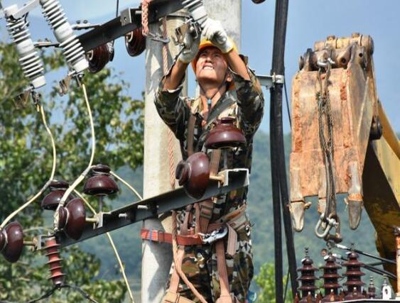 國網江永縣供電公司：情牽果農心，汗灑柑桔園