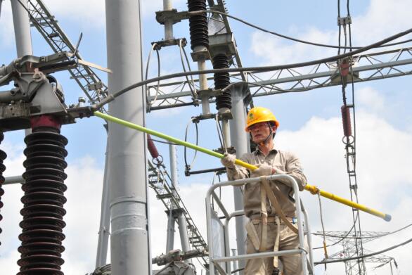 23年盡心守護電網安全的“蜘蛛俠”——記國網莆田供電公司運維檢修部輸電帶電作業班班長林晴陽
