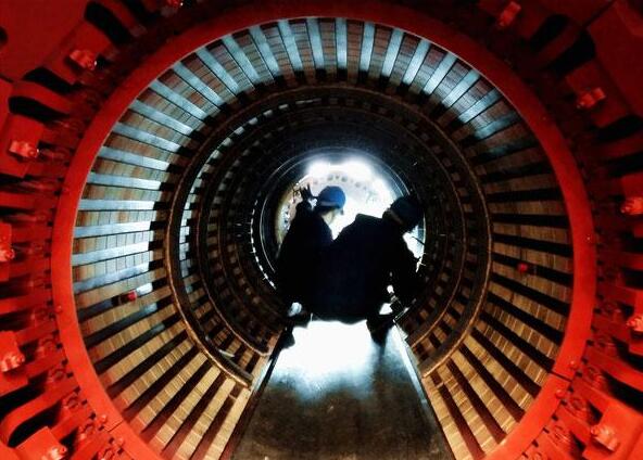 同煤漳電侯馬熱電分公司精準完成A修發電機穿轉子