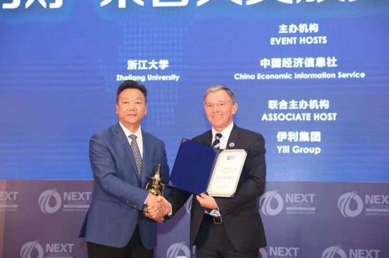 金徽礦業雙喜臨門——金徽喜獲“金馬燈” 藝術家揮毫來助興