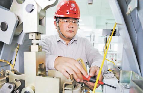 根植運維一線的電網“發明家”——湖南電力檢修公司長沙運維分部變電檢修一班副班長李曉武